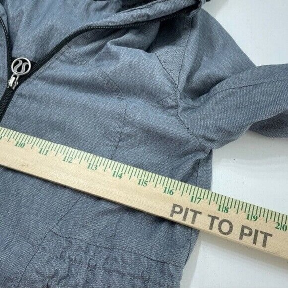 Lululemon Womens Size 4 Jacket full zip *flaw* 1311 - Picture 6 of 8